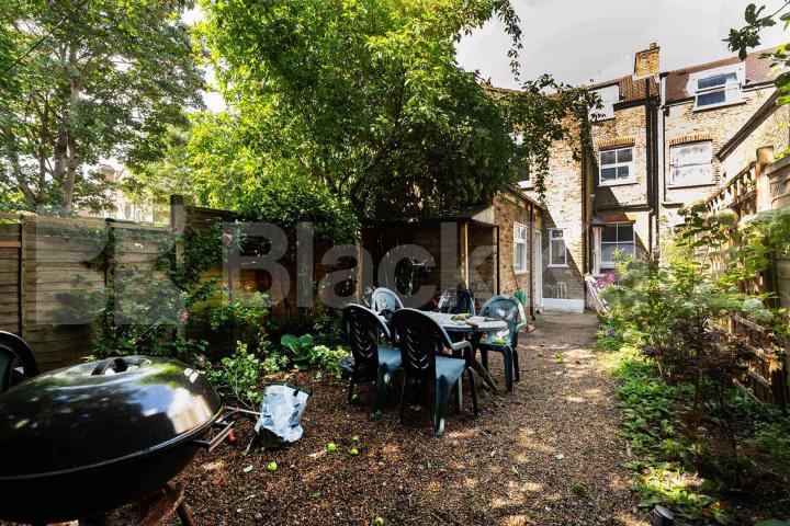 6 bedroom house with 2 reception rooms and a garden Burgoyne Road, Harringay - Hornsey